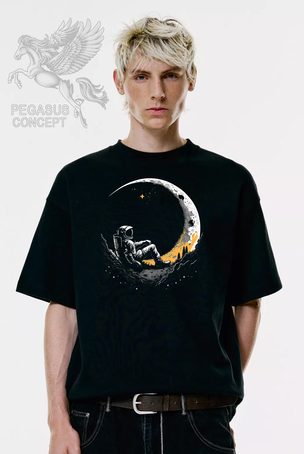 Μπλούζα μακό Premium ποιότητας σε χρώμα μαύρο με τύπωμα Astronaut half moon