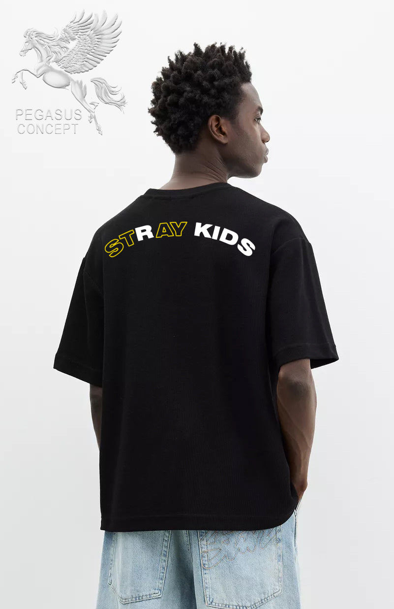 Μπλούζα μακό Premium ποιότητας σε χρώμα μαύρο με τύπωμα Stray Kids