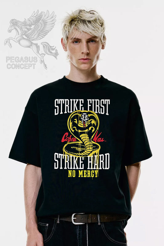 Μπλούζα μακό Premium ποιότητας σε χρώμα μαύρο με τύπωμα Cobra Kai