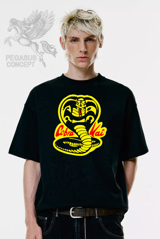 Μπλούζα μακό Premium ποιότητας σε χρώμα μαύρο με τύπωμα Cobra Kai